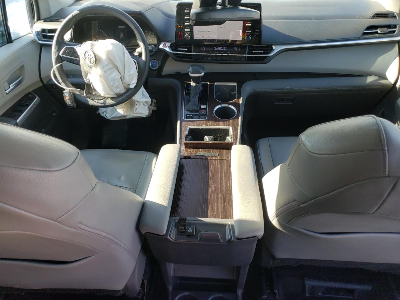 2021 Toyota Sienna - Image 8