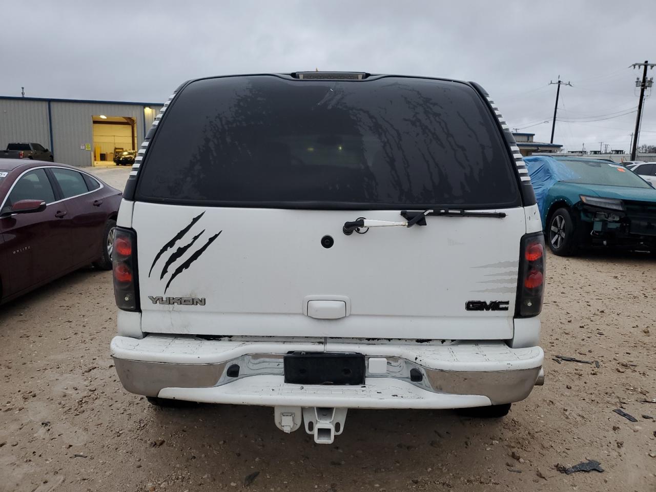 2004 GMC Yukon - Image 6