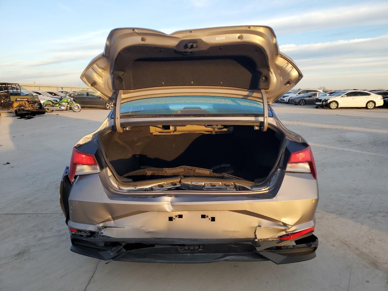 2022 Hyundai Elantra - Image 6