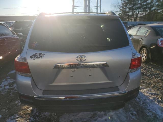  TOYOTA HIGHLANDER 2012 Серебристый