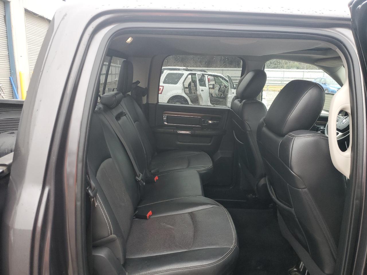 2015 RAM 1500 - Image 10