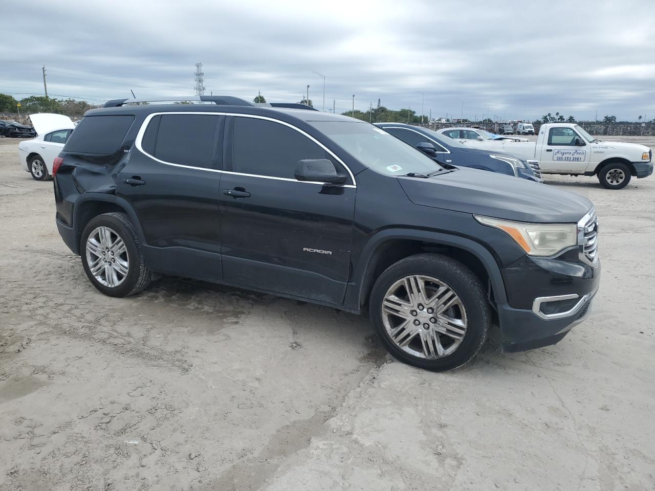2017 GMC Acadia - Image 4