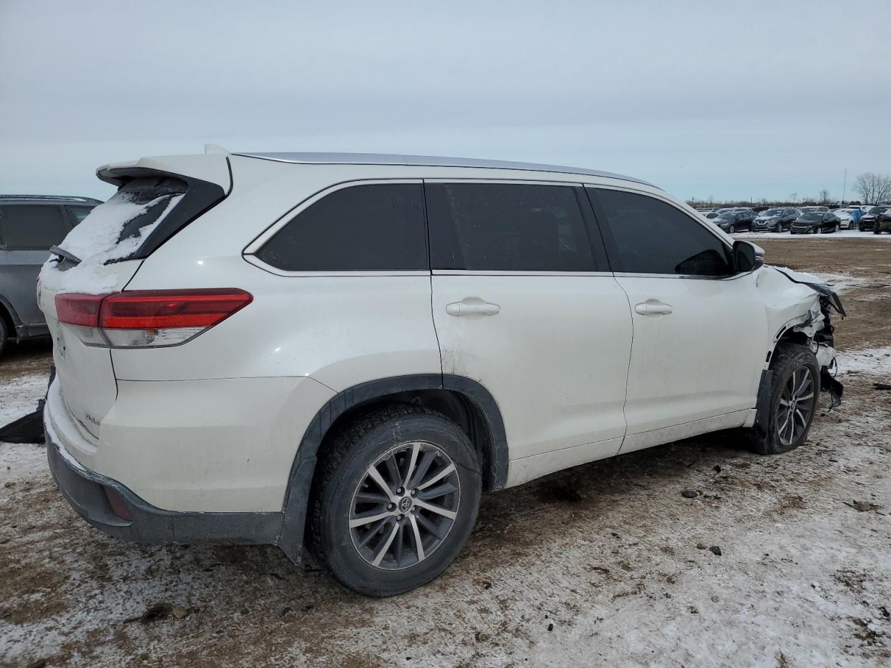 2018 Toyota Highlander - Image 3