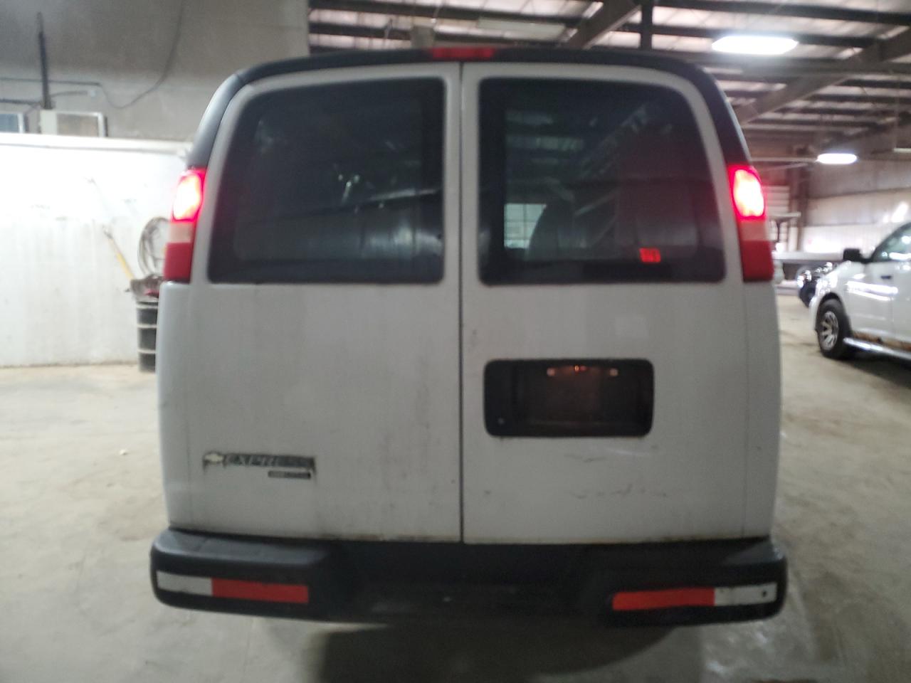 2012 Chevrolet Express - Image 6