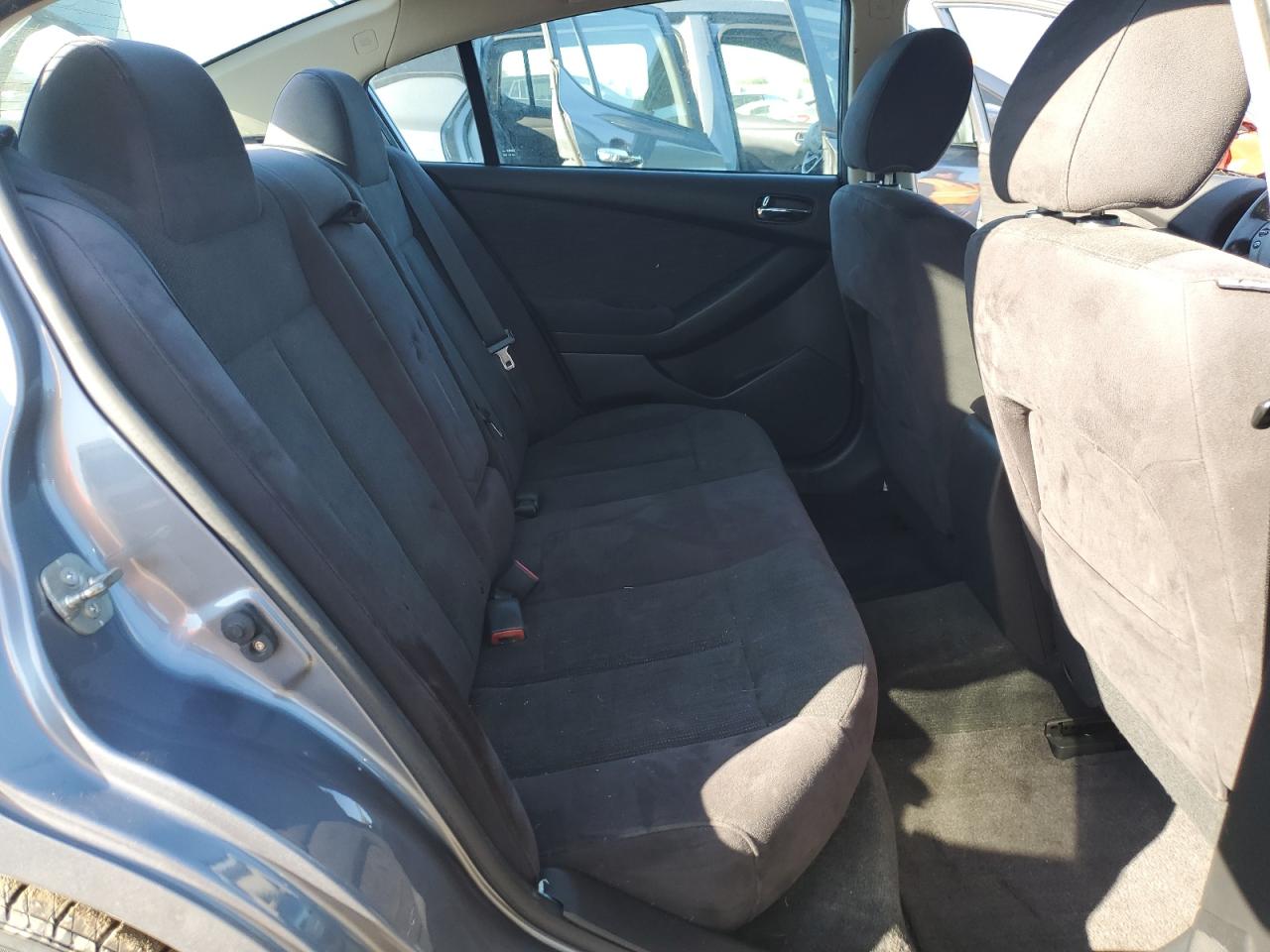 2011 Nissan Altima - Image 10