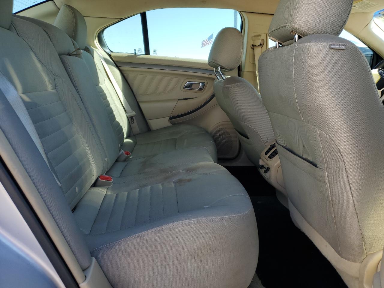 2015 Ford Taurus - Image 10