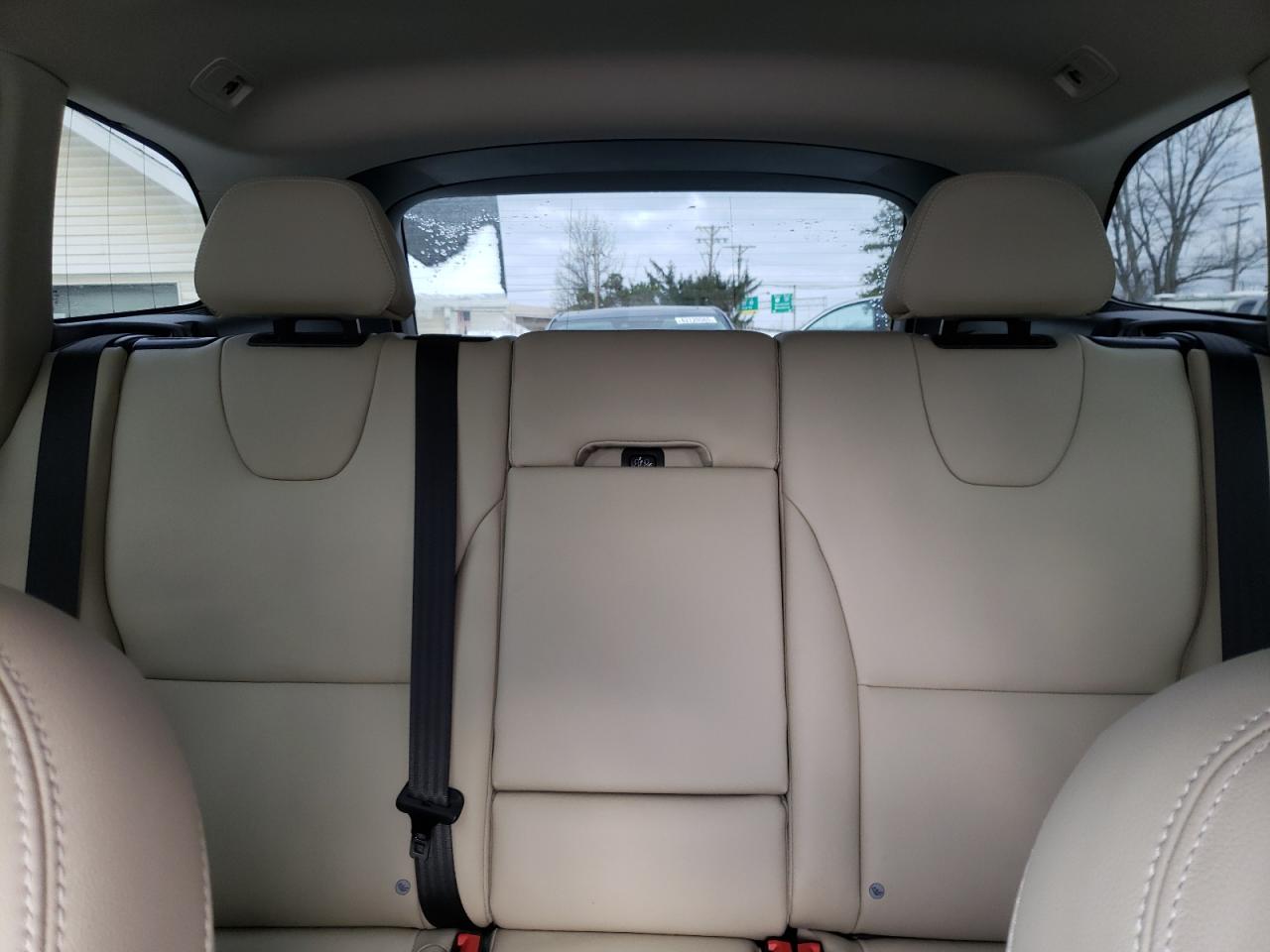 2016 Volvo XC60 - Image 10