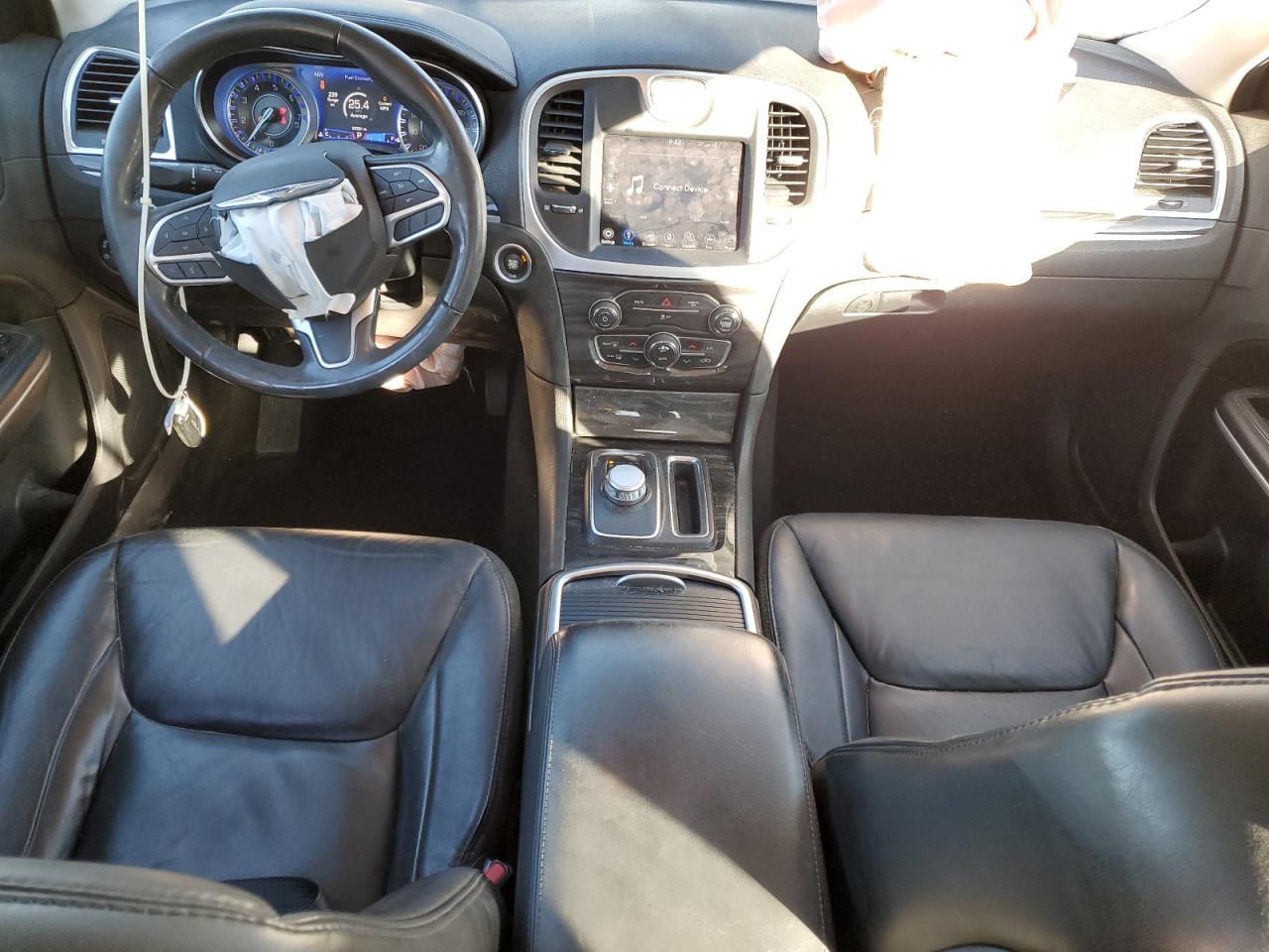 2019 Chrysler 300 - Image 8