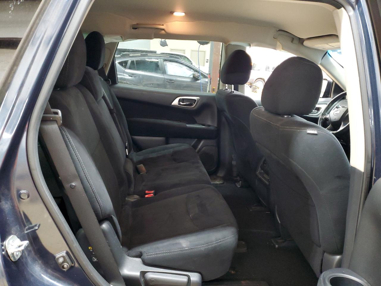 2015 Nissan Pathfinder - Image 11
