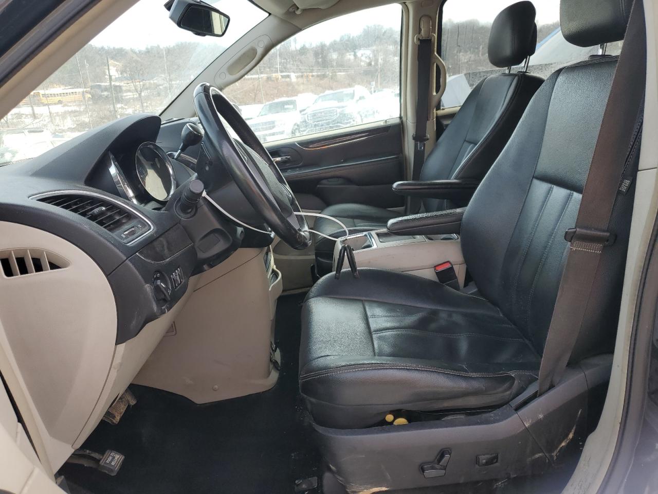 2013 Chrysler Town & Country - Image 7