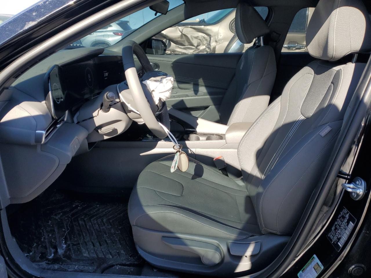 2024 Hyundai Elantra - Image 7