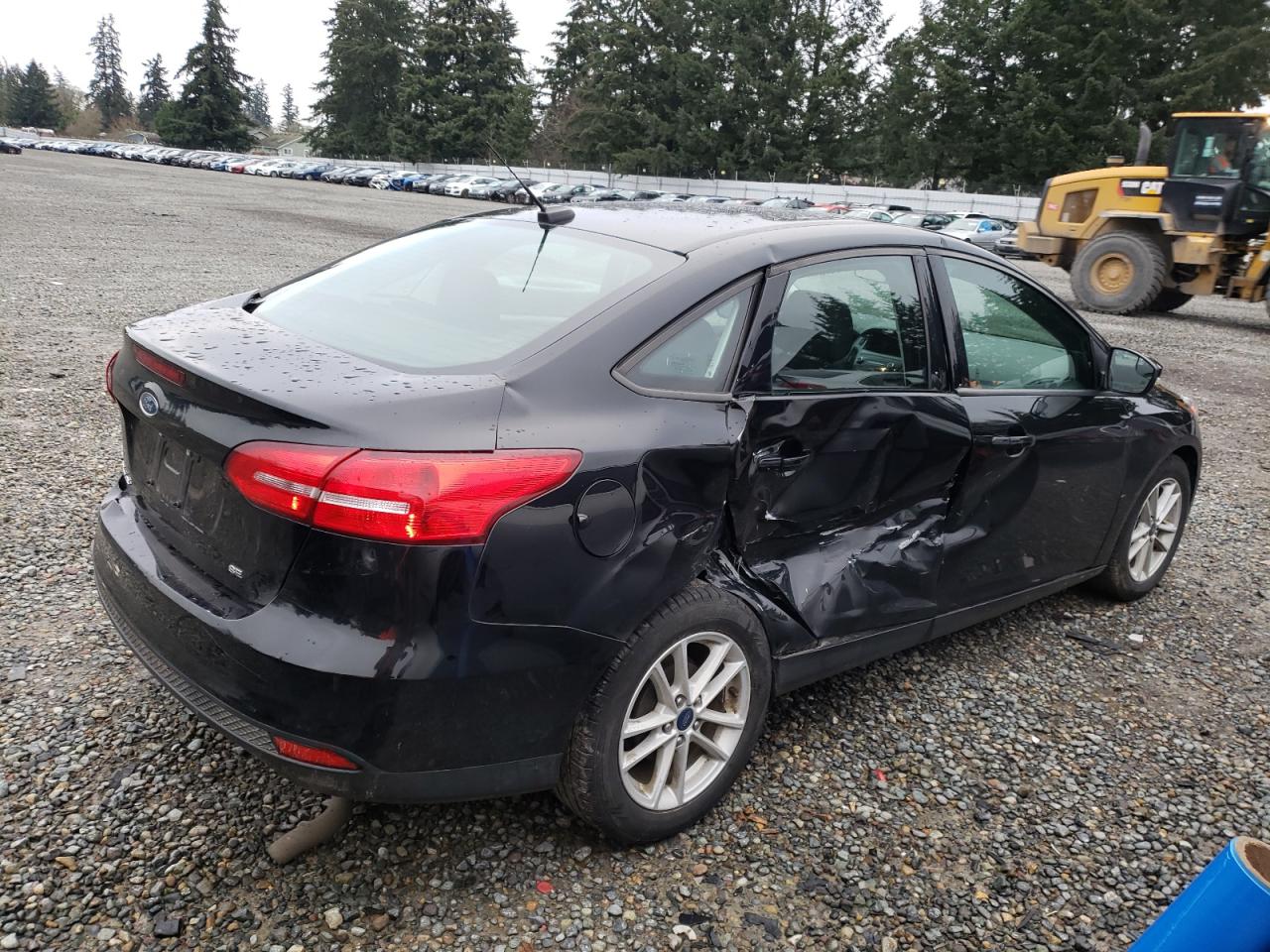 VIN 1FADP3F28JL279260 2018 FORD FOCUS no.3