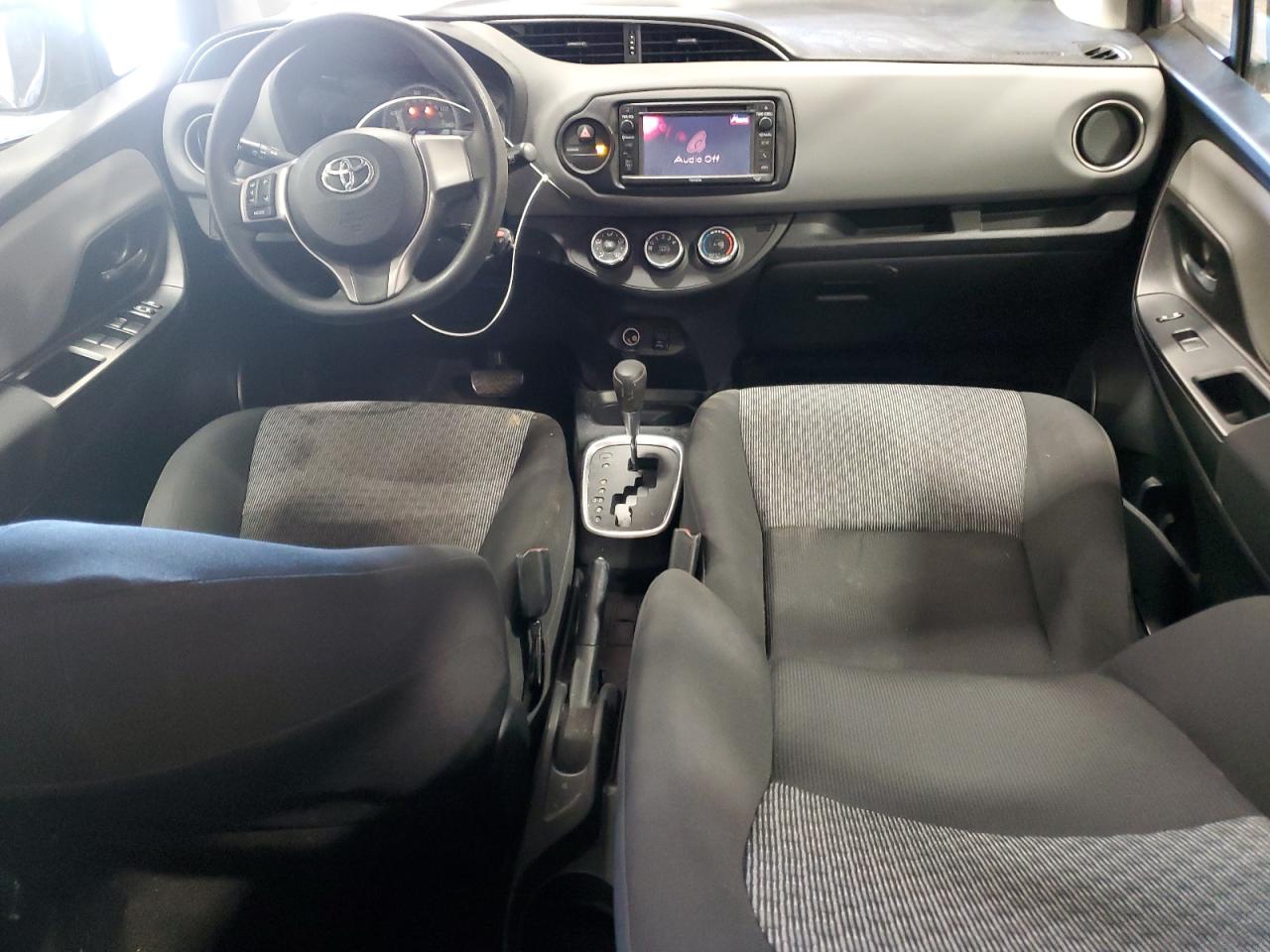 2015 Toyota Yaris - Image 8