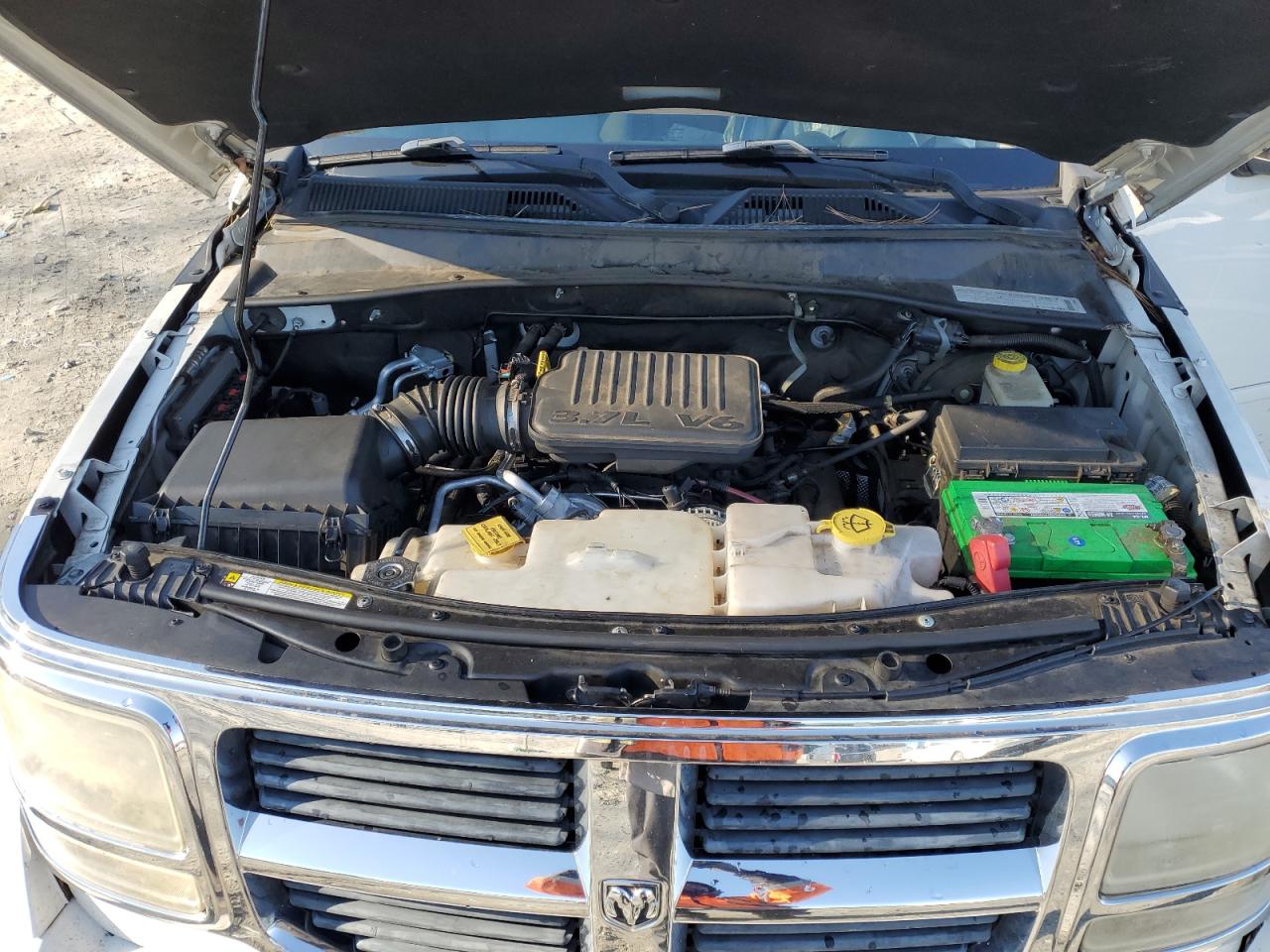 2008 Dodge Nitro - Image 14
