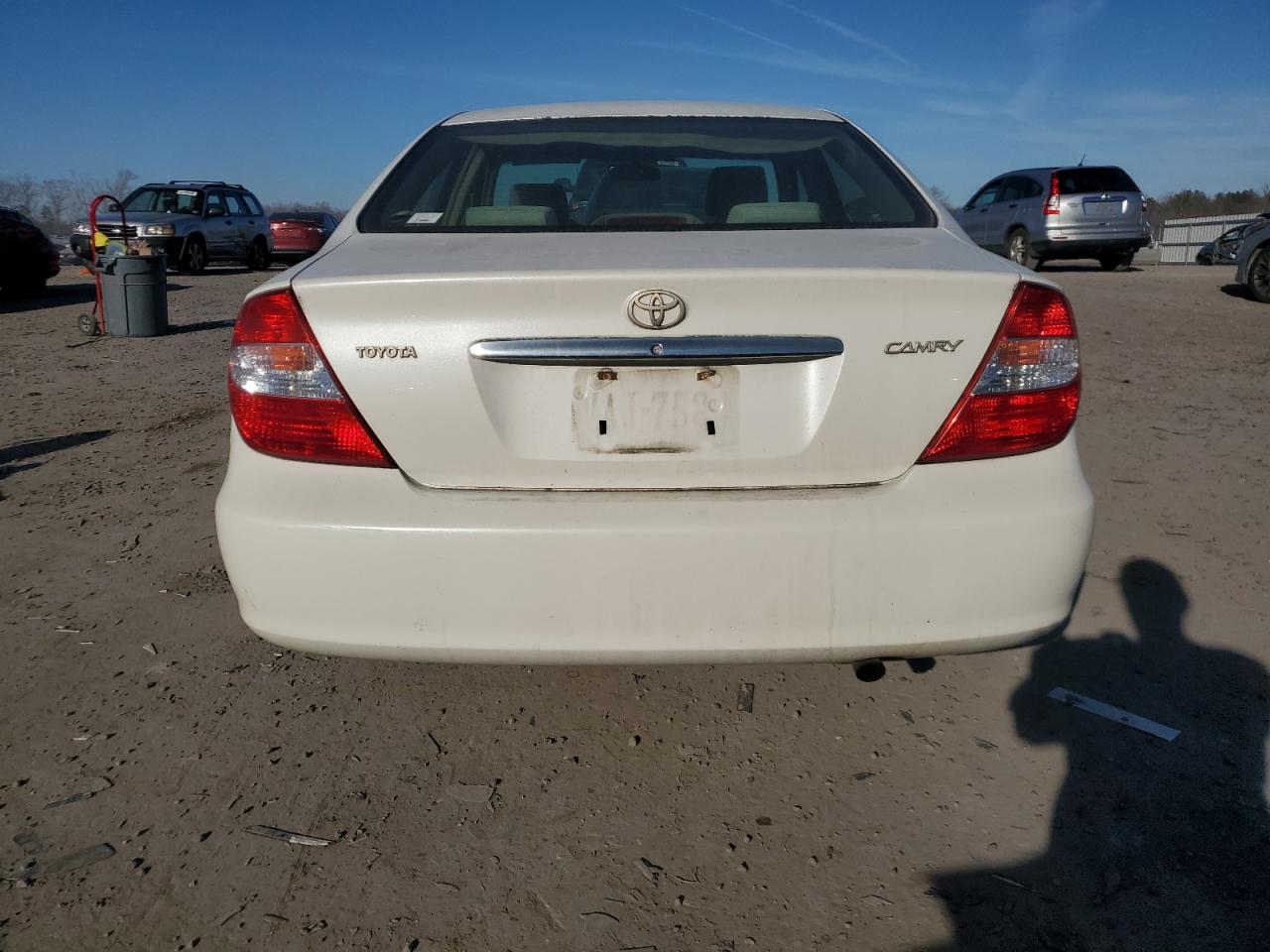 2004 Toyota Camry Le VIN: JTDBE32K140274789 Lot: 42732145