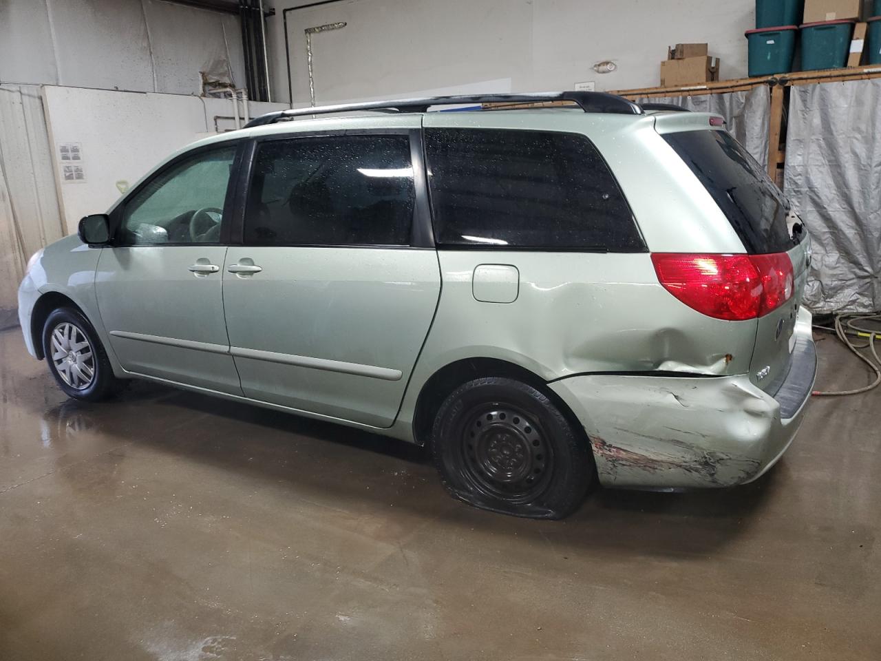 2008 Toyota Sienna - Image 2