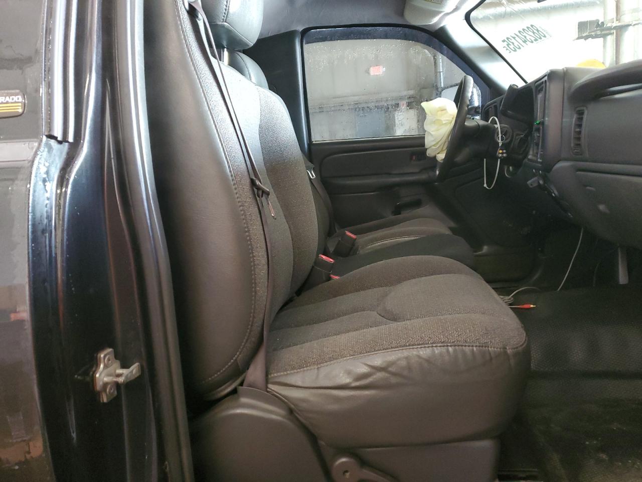 2005 Chevrolet Silverado - Image 10