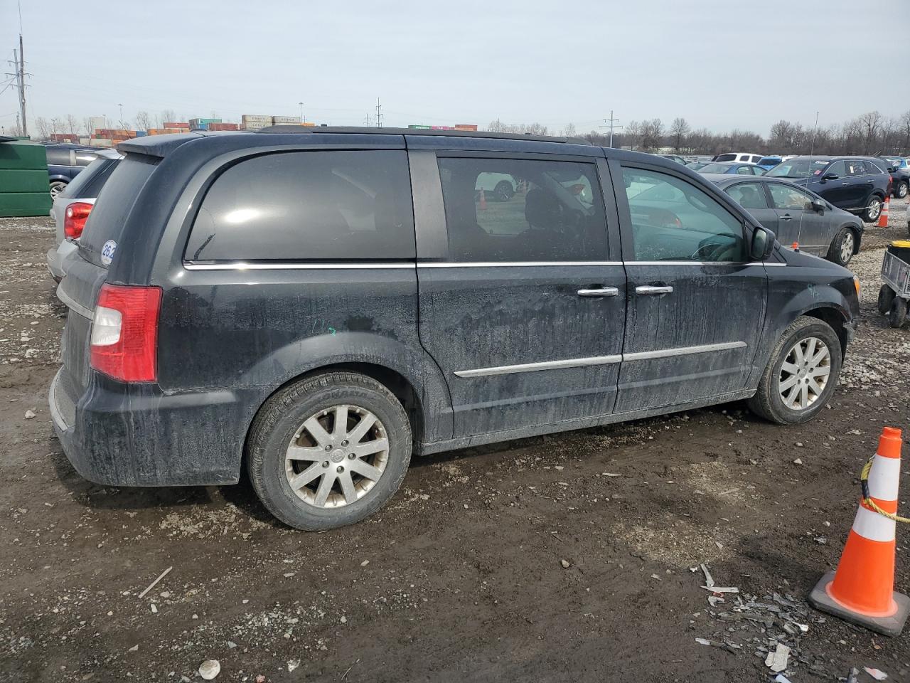 2015 Chrysler Town & Country - Image 3