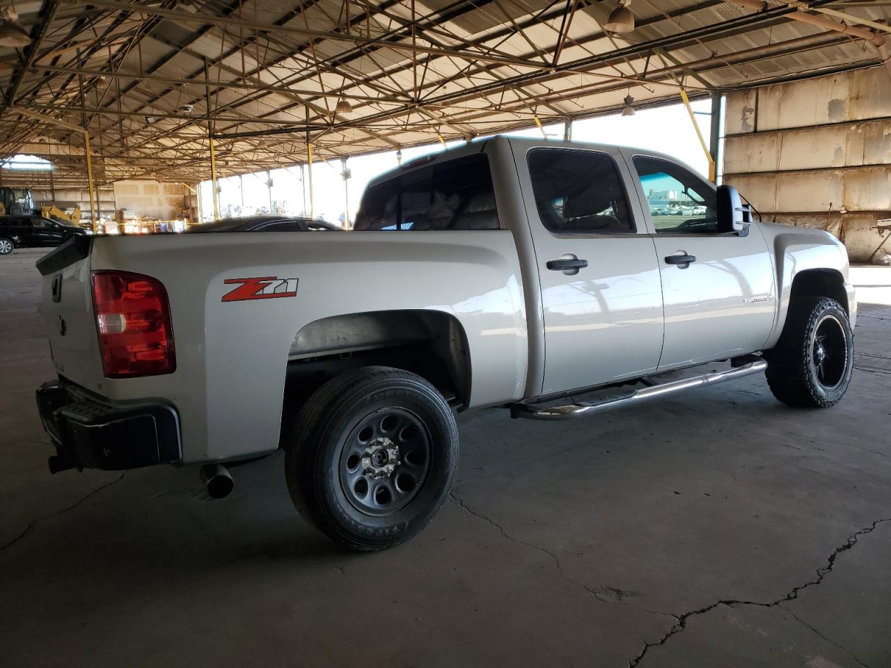2007 Chevrolet Silverado - Image 3