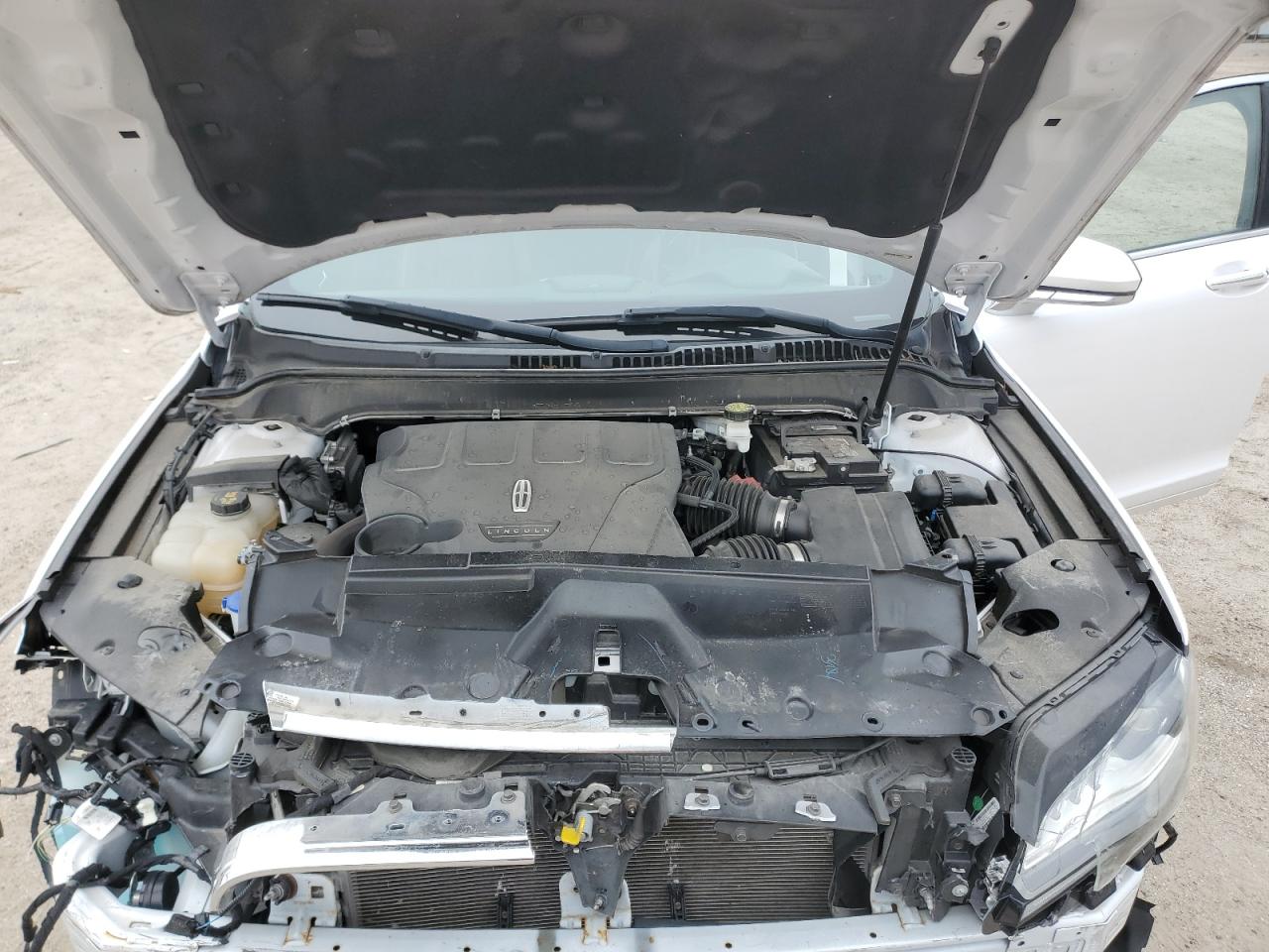 2020 Lincoln MKZ - Image 11