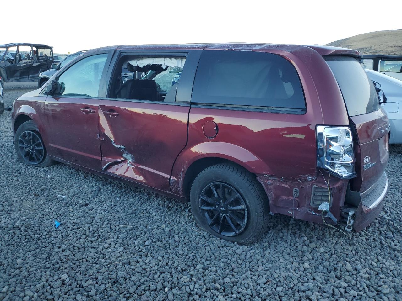 2020 Dodge Caravan - Image 2