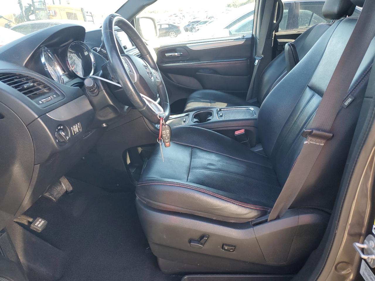 2017 Dodge Caravan - Image 7