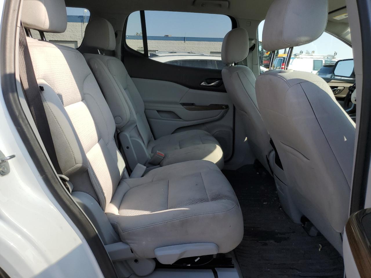 2022 GMC Acadia - Image 11