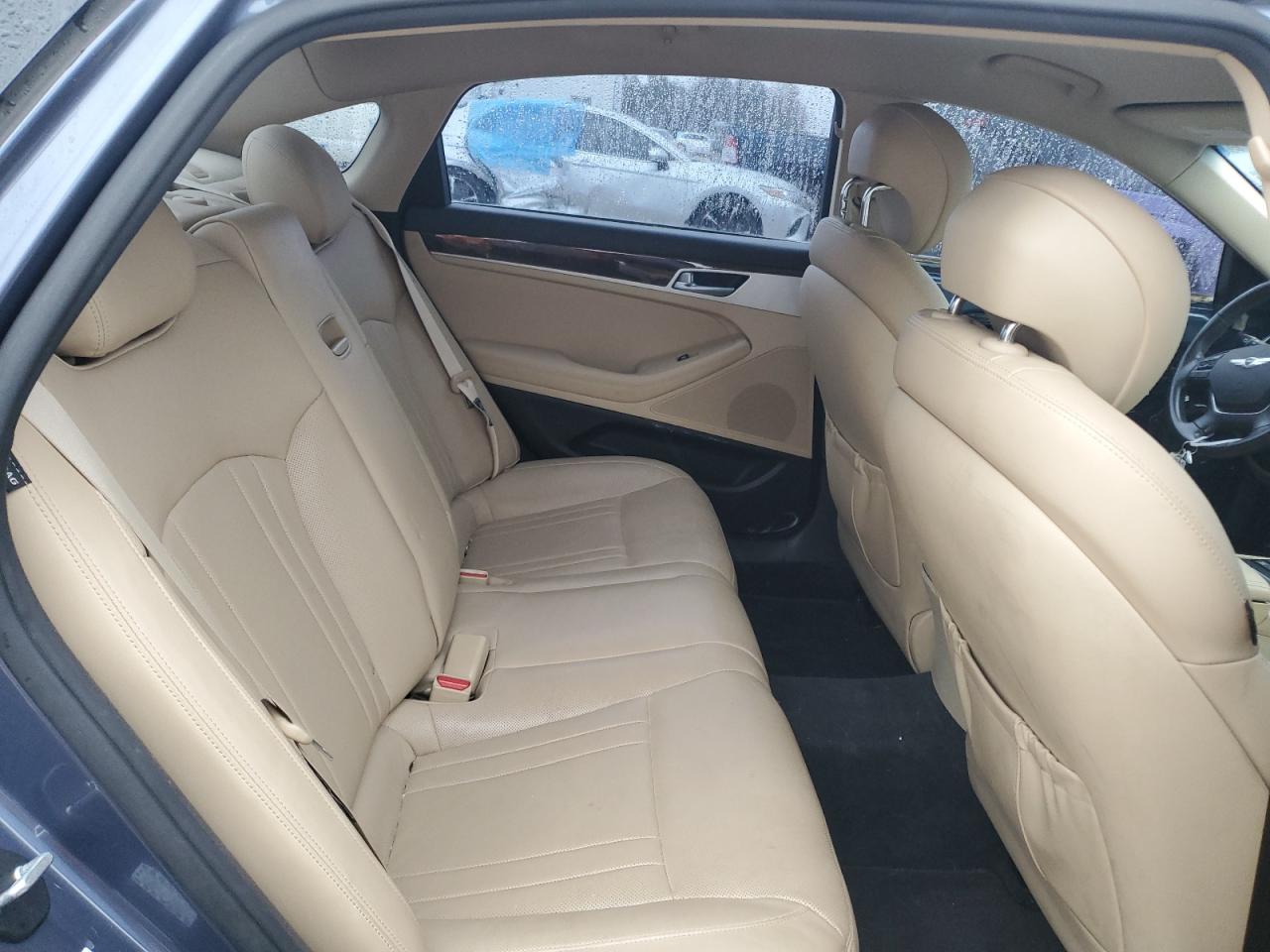 2015 Hyundai Genesis - Image 10