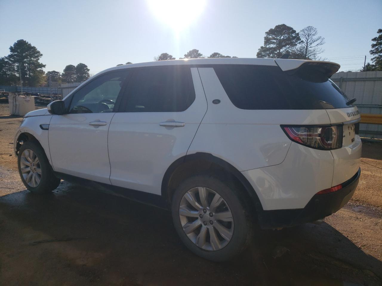 2016 Land Rover Discovery - Image 2