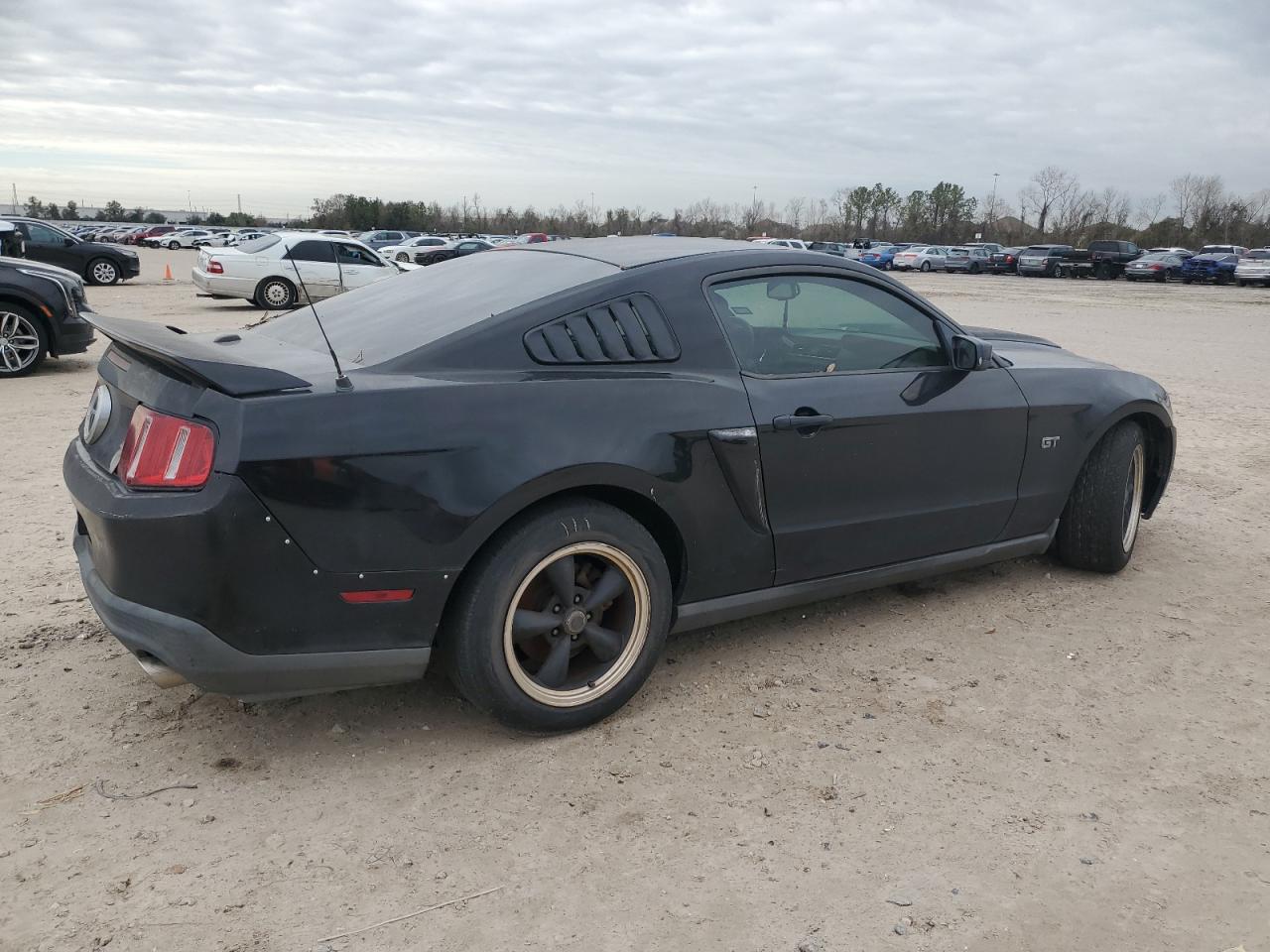 2010 Ford Mustang - Image 3