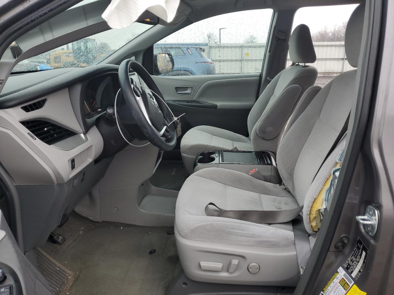 2017 Toyota Sienna - Image 7