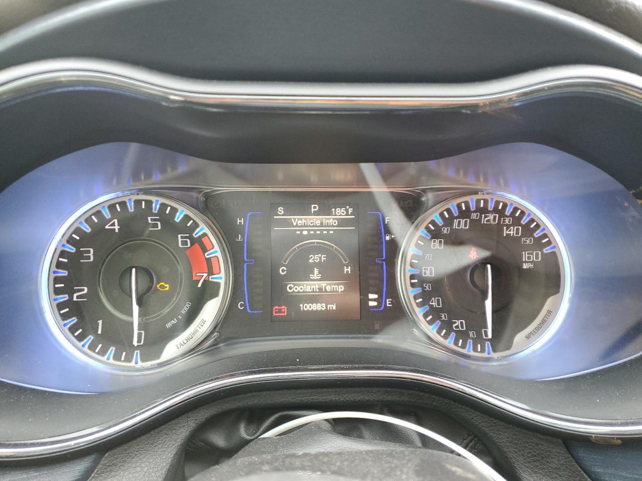 2016 Chrysler 200 - Image 9