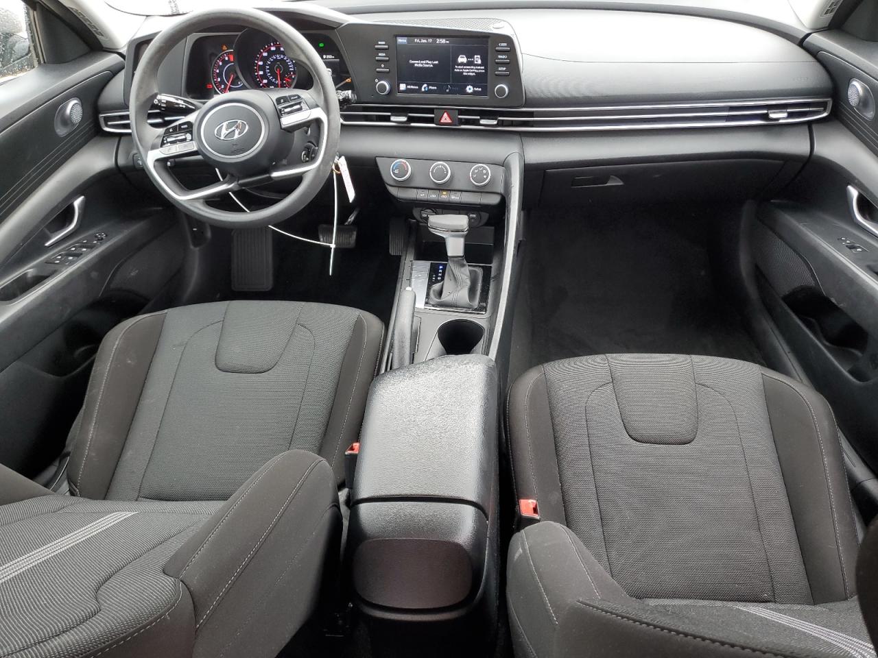2023 Hyundai Elantra - Image 8