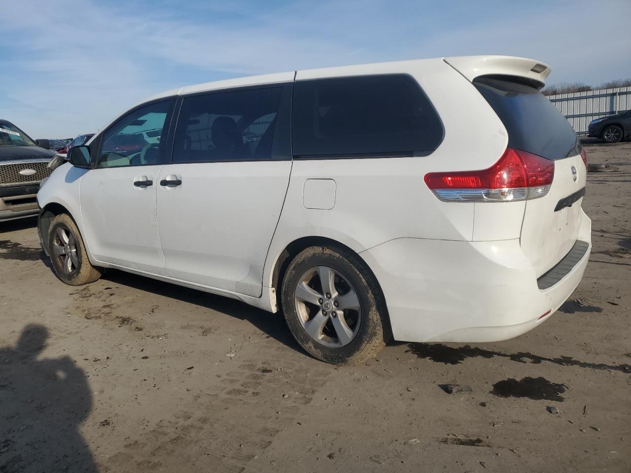 2011 Toyota Sienna - Image 2