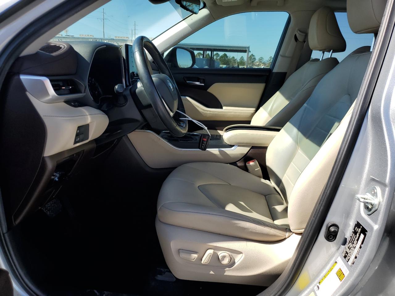 2021 Toyota Highlander - Image 7