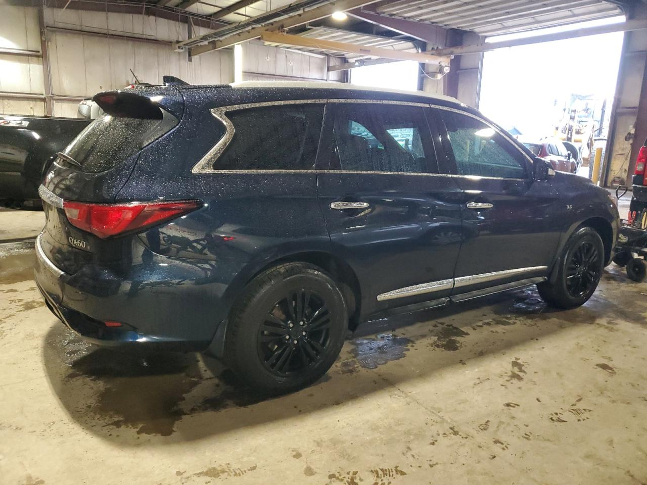2017 Infiniti QX60 - Image 3