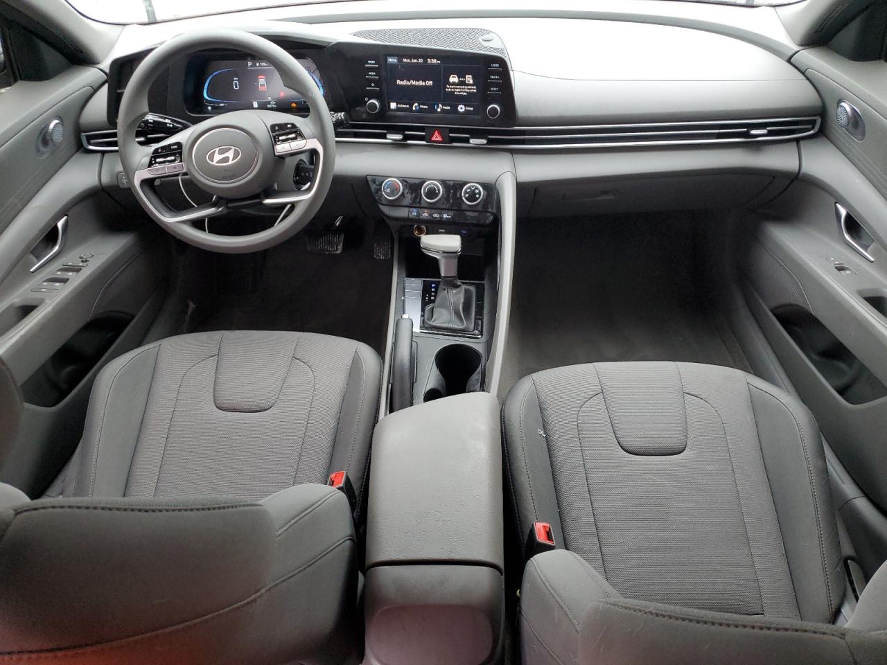 2024 Hyundai Elantra - Image 8
