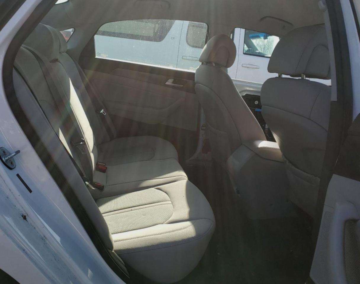 2015 Hyundai Sonata - Image 10