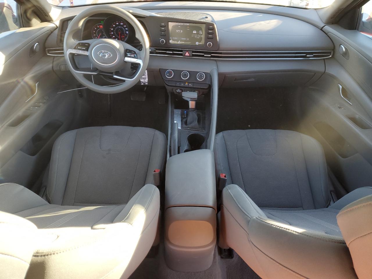 2021 Hyundai Elantra - Image 8