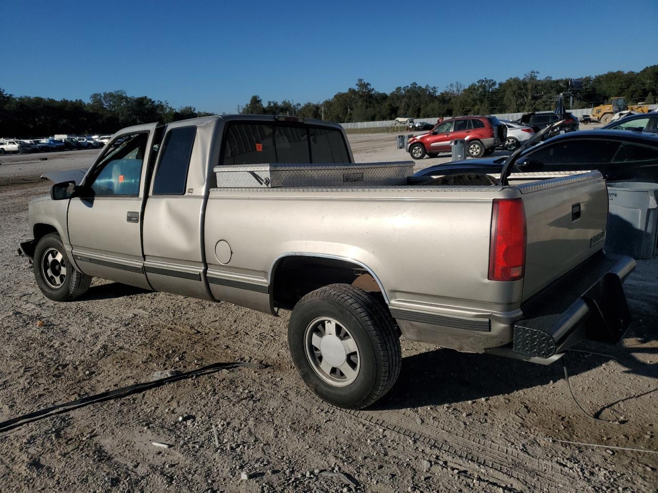 1998 Chevrolet GMT-400 - Image 2