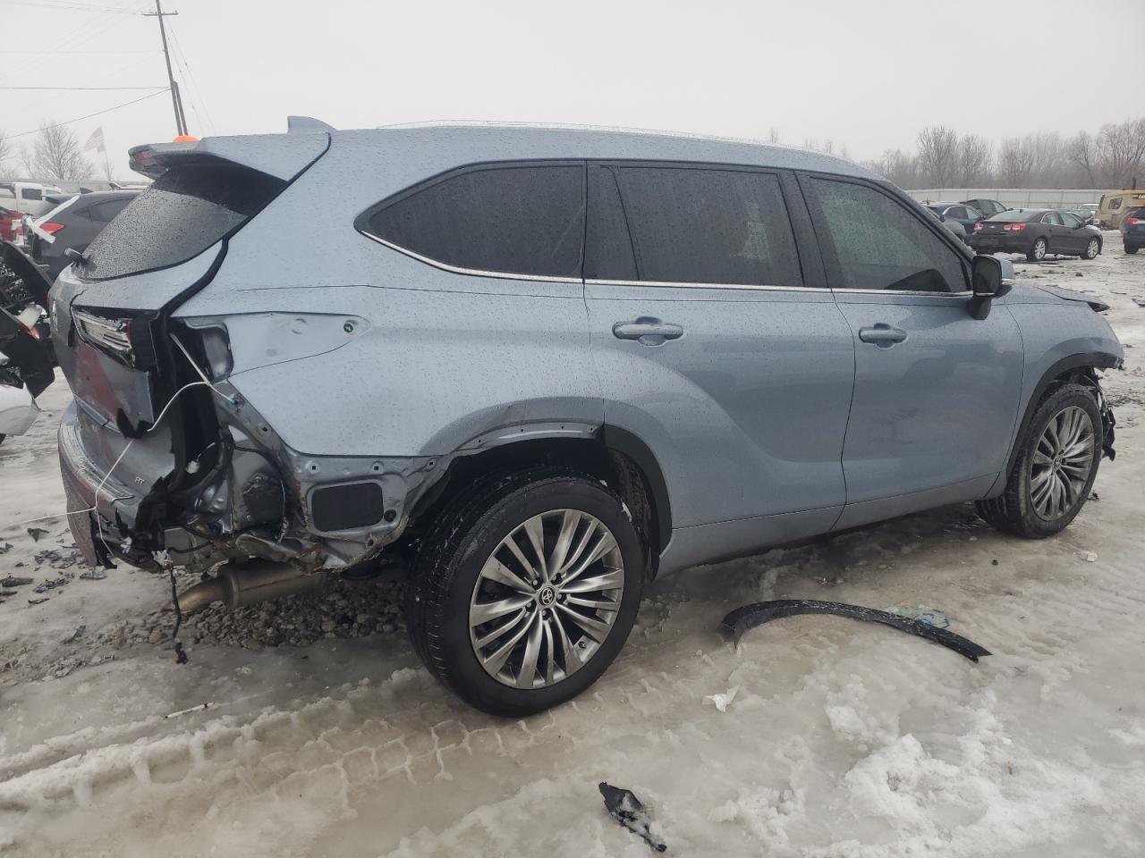 2021 Toyota Highlander - Image 3