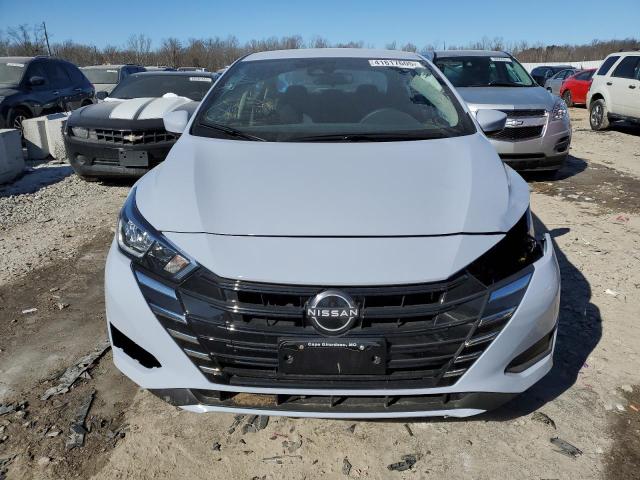  NISSAN VERSA 2024 Srebrny