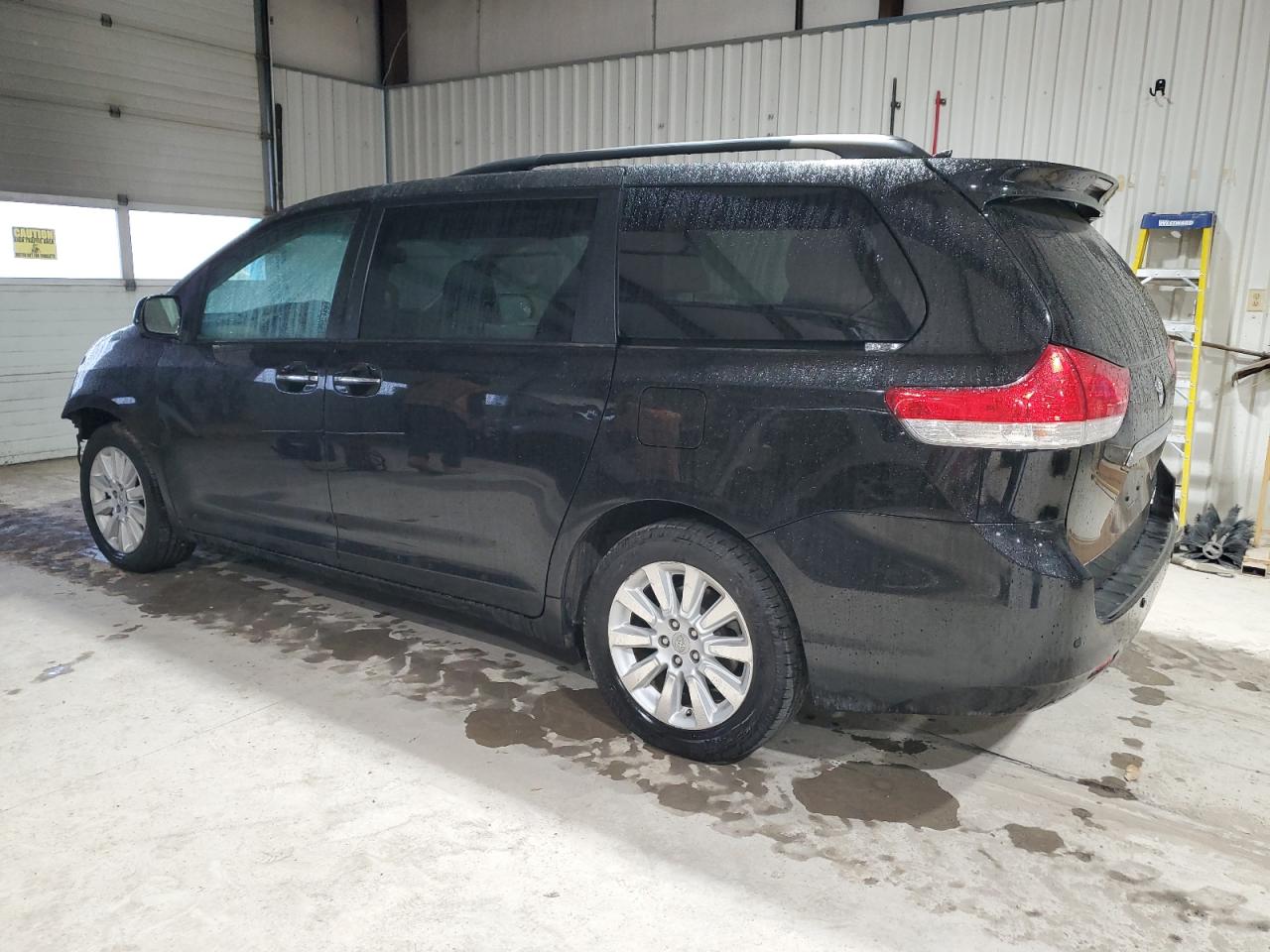 2012 Toyota Sienna - Image 2
