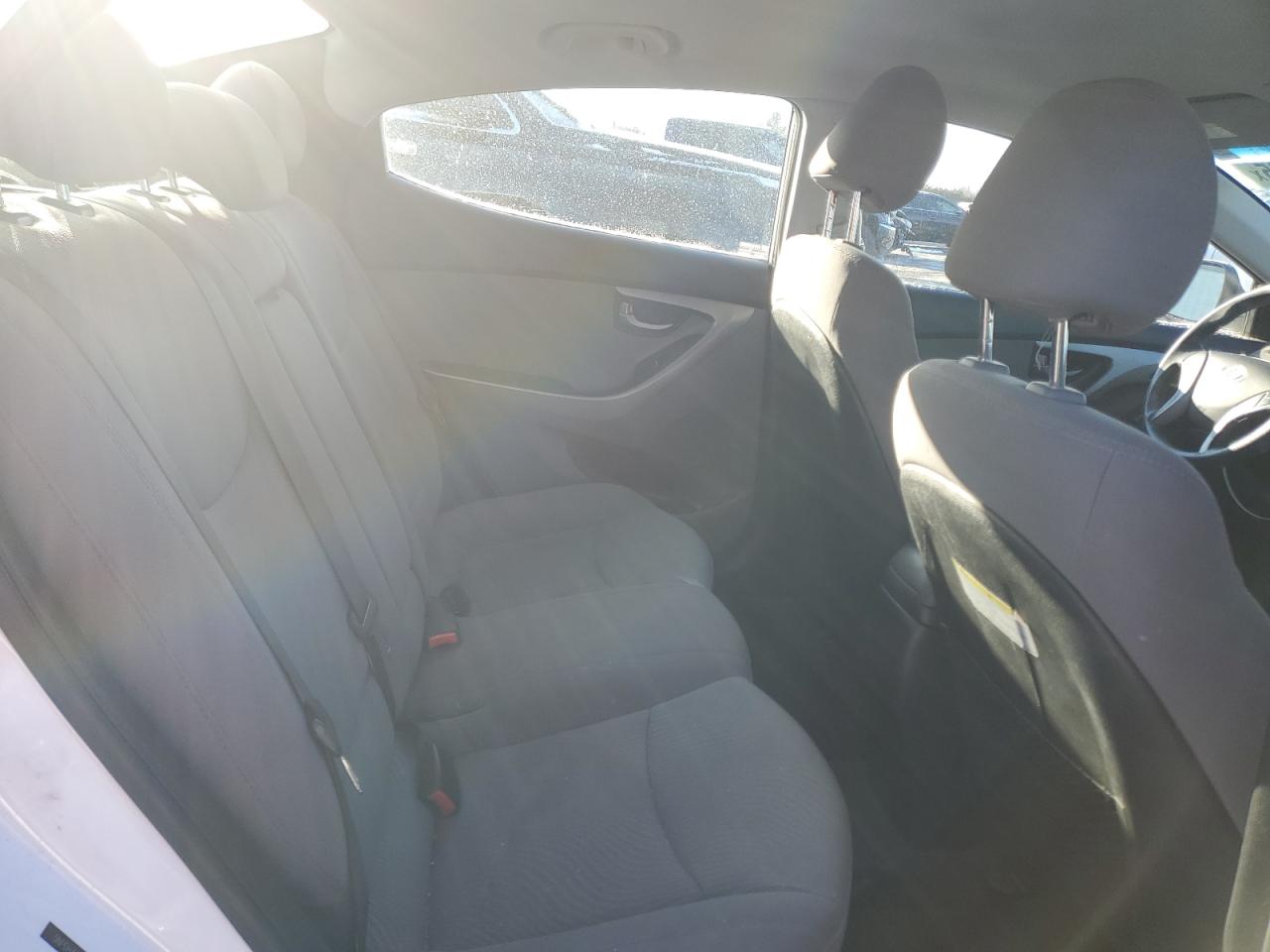 2016 Hyundai Elantra - Image 10