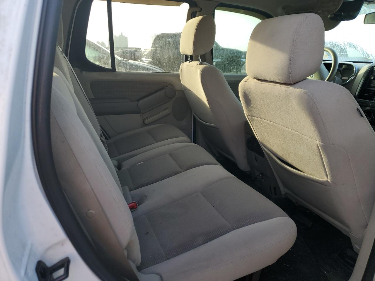 2007 Ford Explorer - Image 10