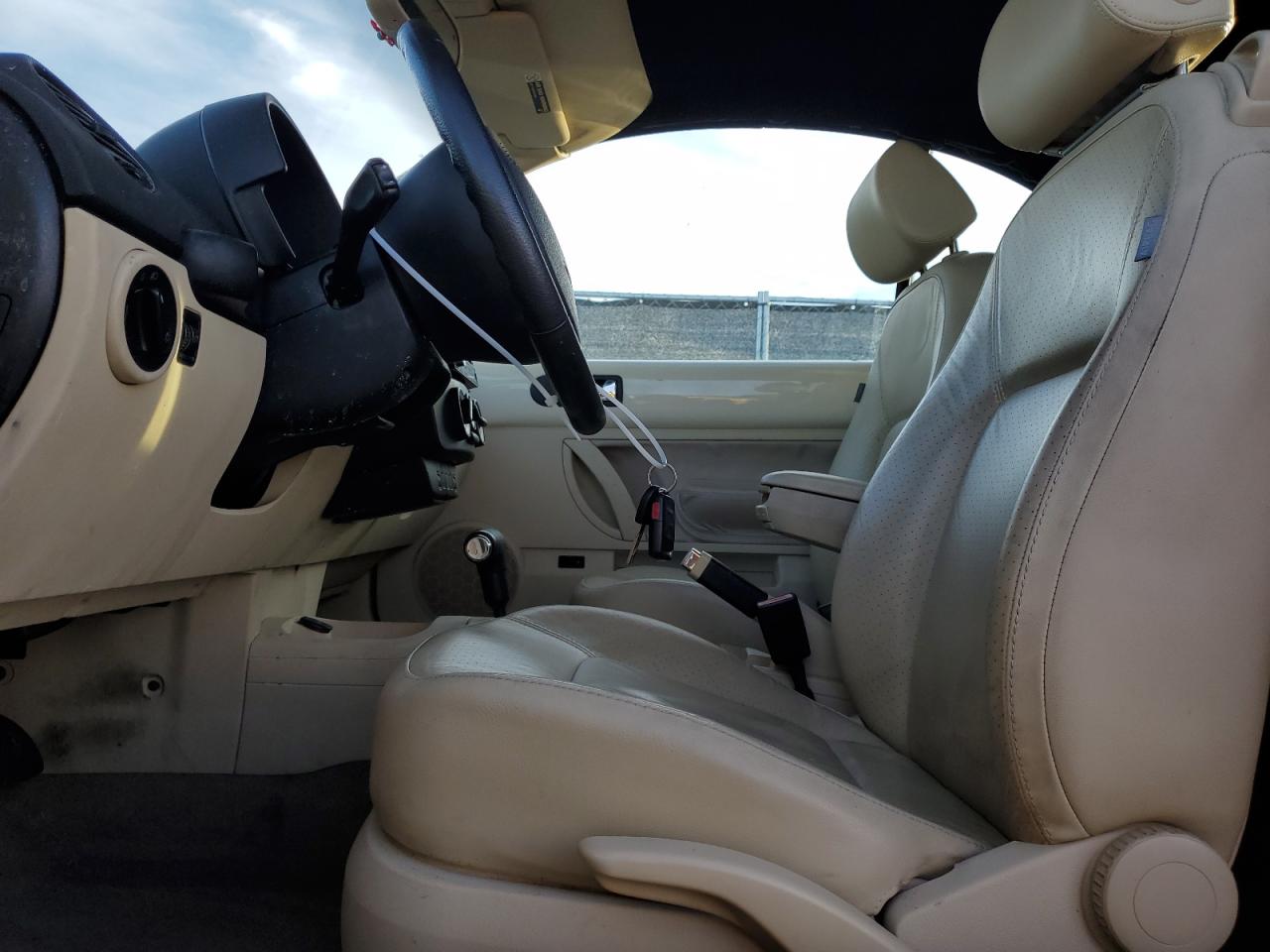 2006 Volkswagen Beetle - Image 7