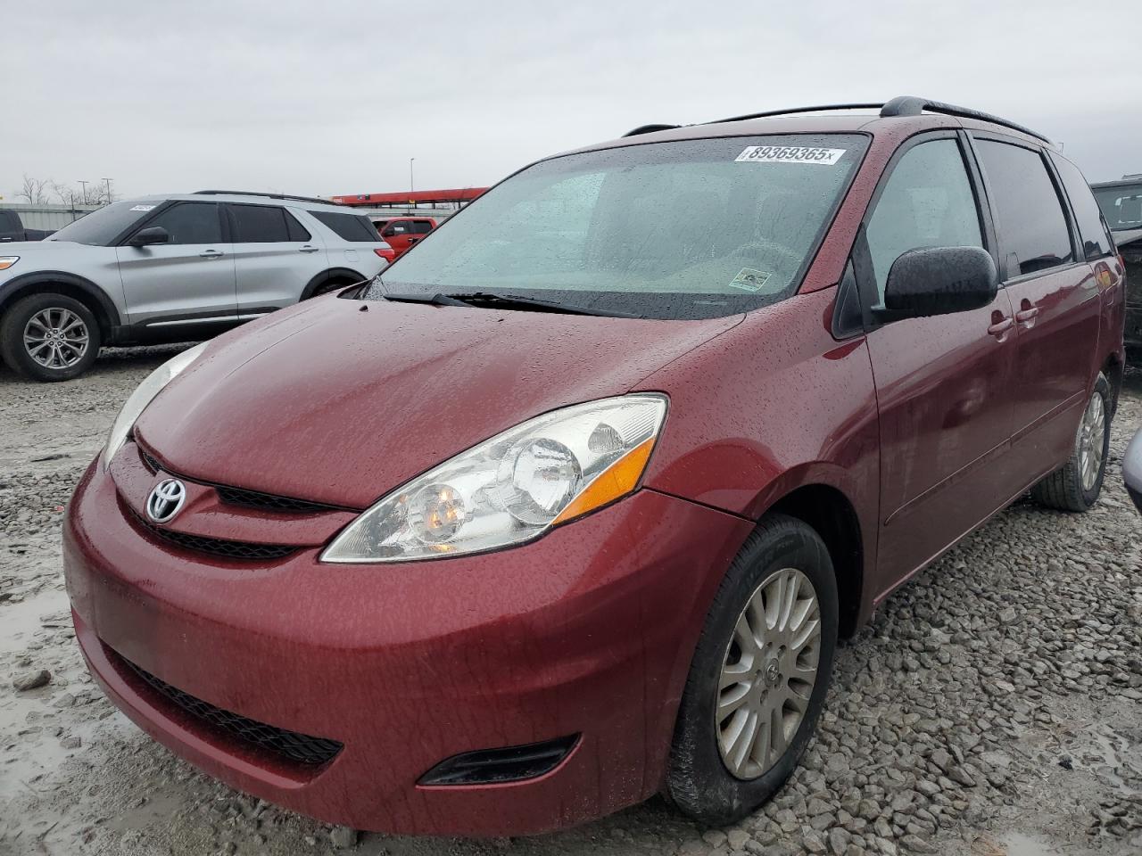 2010 Toyota Sienna - Image 1