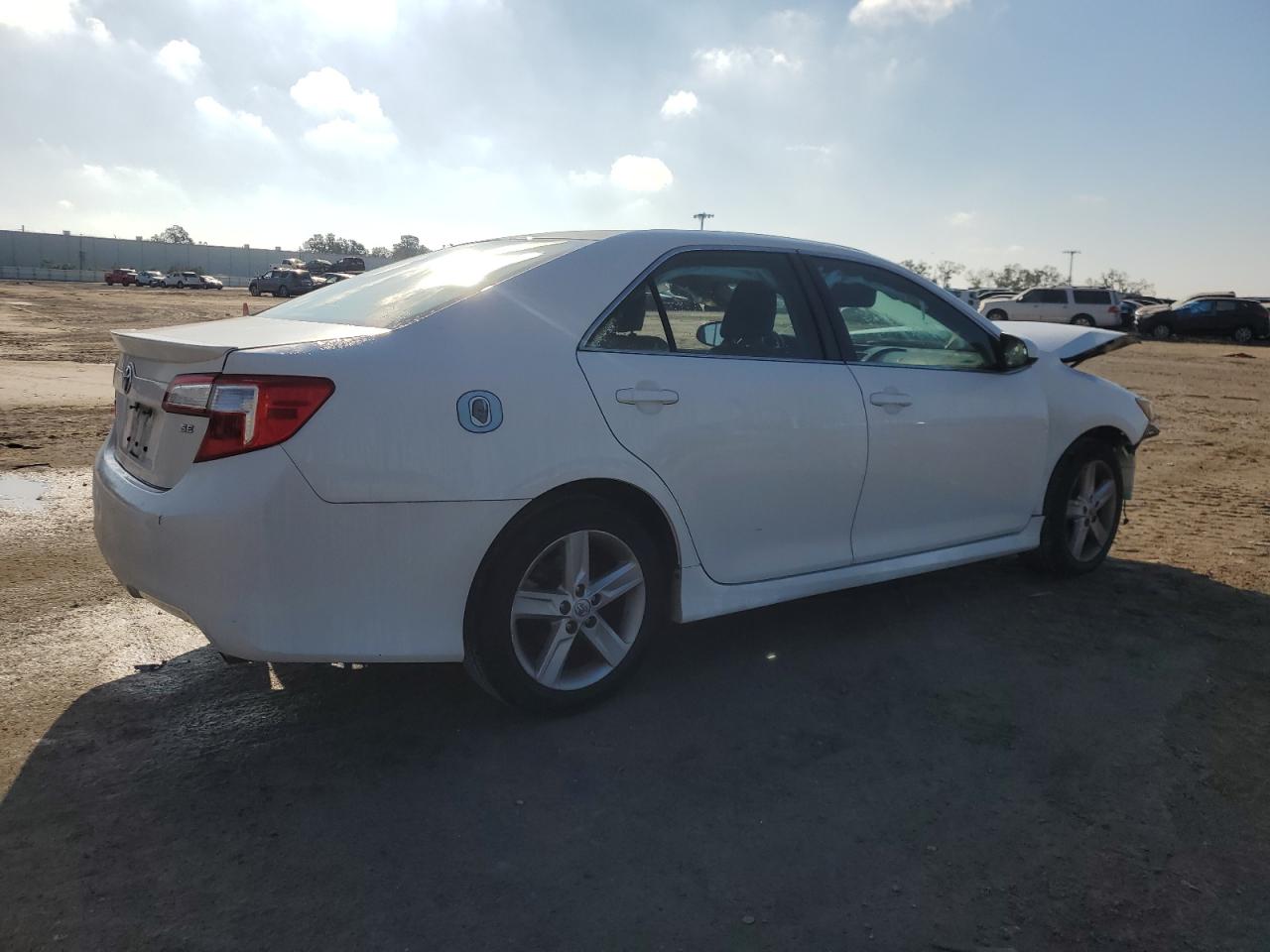2014 Toyota Camry - Image 3