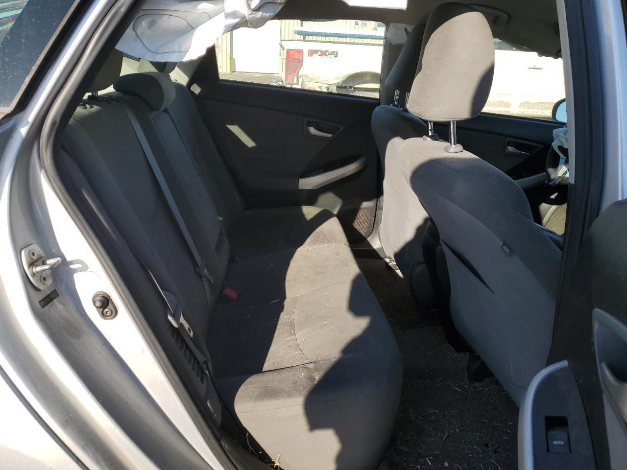 2012 Toyota Prius - Image 10
