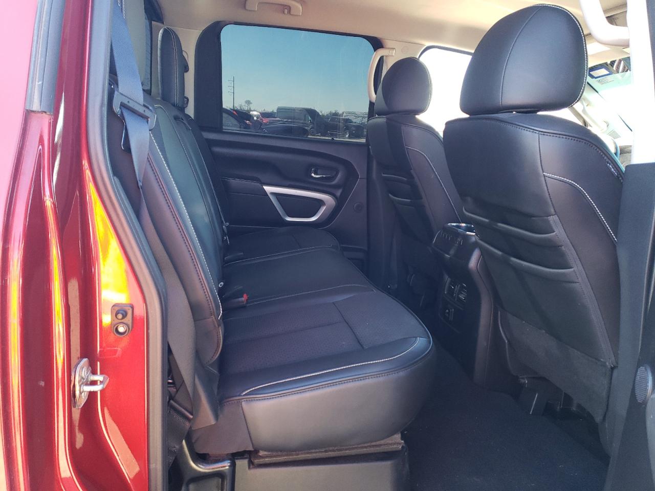 2016 Nissan Titan - Image 10
